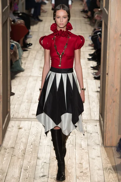 Look 18